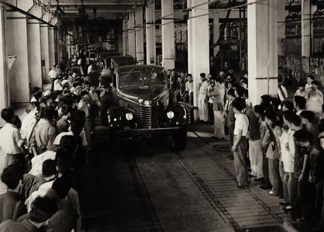 长春第一汽车制造厂国产解放牌汽车下线(1958年)